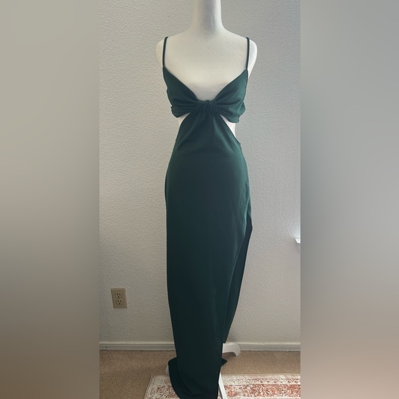 Windsor Dresses & Skirts - Windsor Green Cut Out Slit Gown size M